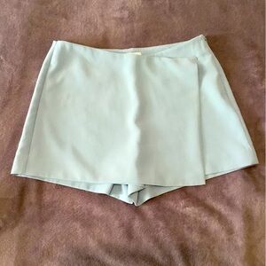 NWOT klesis Asymmetric skort with side zipper.